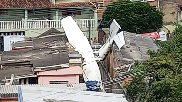 aviao-de-pequeno-porte-caiu-sobre-casas-em-belo-horizonte-06172af7-edcd-4091-954f-73a987d09ef6.medium