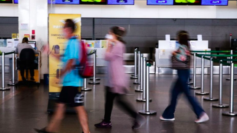 masks airport