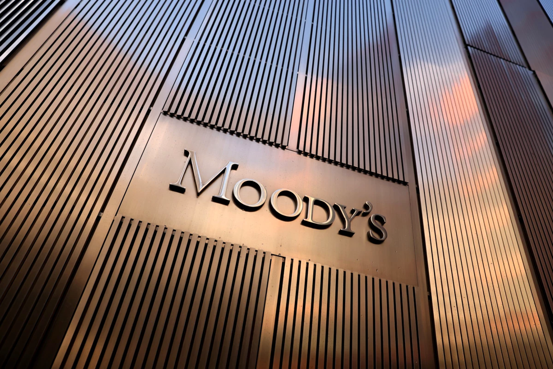 , Moody&#8217;s cuts outlook for Argentine banks, anticipates recession, and warns of a run on deposits