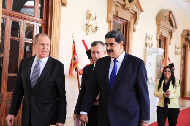 Nicolás Maduro received on Tuesday night the Russian Foreign Minister Sergey Lavrov. (Photo internet reproduction)