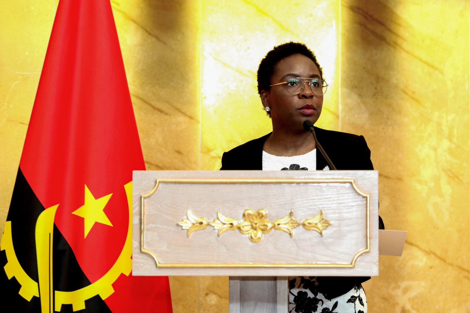 angola finance minister