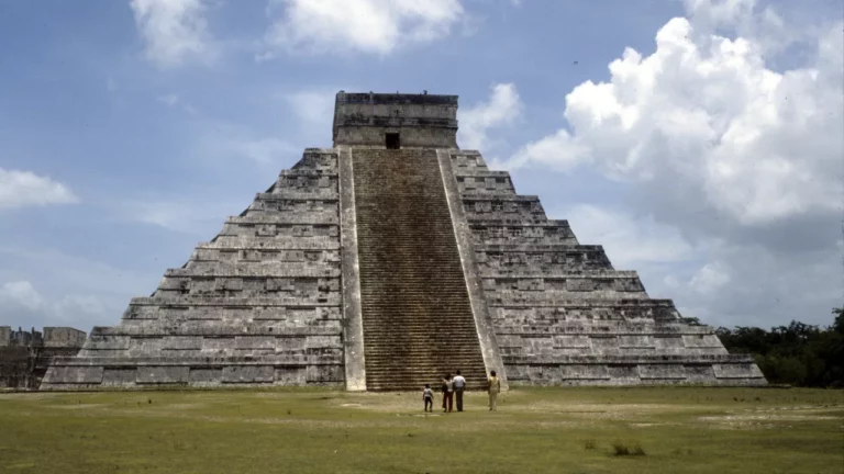 A disk with hieroglyphs discovered in Chichen Itzá could change the history of the Mayas