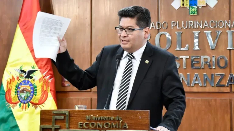Bolivia’s Minister of Economy acknowledges the existence of a crisis