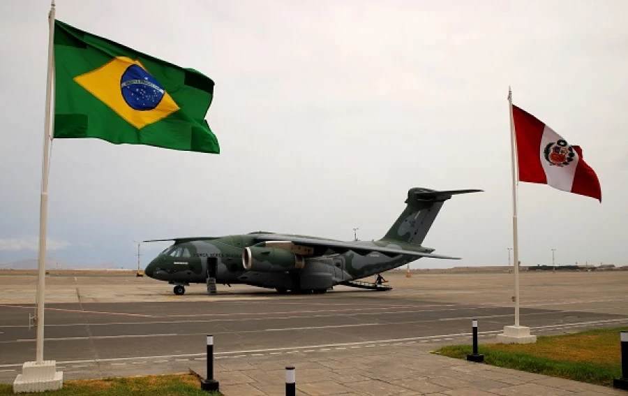 Members of the Peruvian military high command perform a demonstration flight in a KC-390 - Vimarsana News