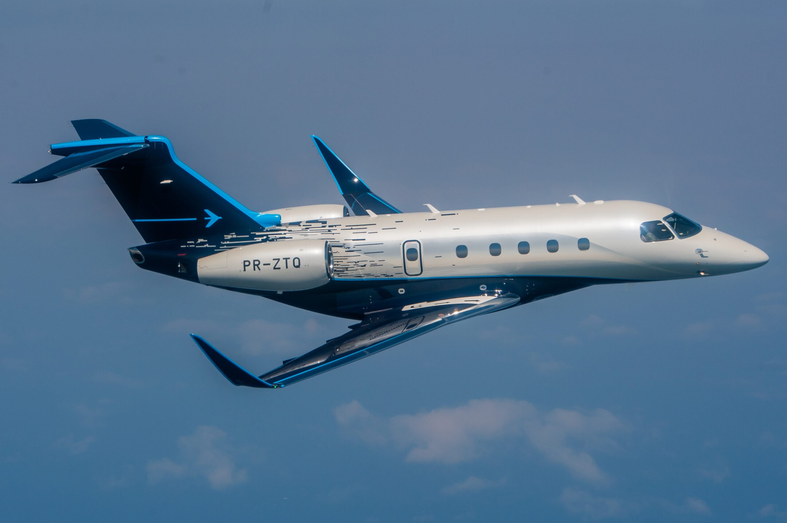 An Embraer Praetor 500E business jet in flight.