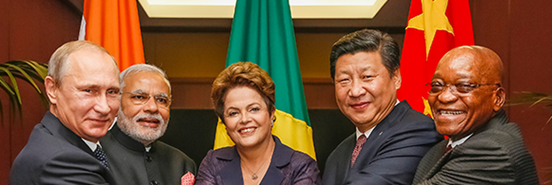 Brazil's Dilma Rousseff together with the heads of state from Russia, India, China and South Africa. (Photo Internet reproduction)