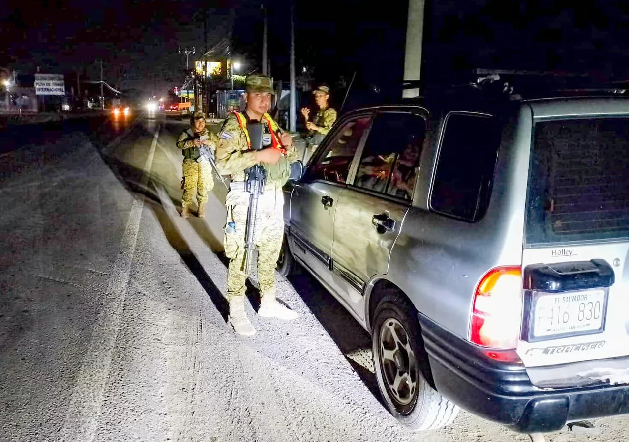 el salvador militaray