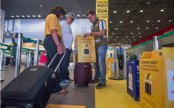 Can passengers be required to check in carry-on luggage? Understand the rules on airplanes in Brazil