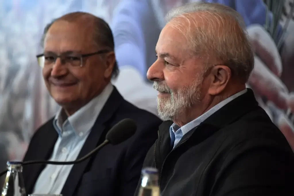 Geraldo Alckmin and Luiz Inácio Lula da Silva. (Photo Internet reproduction)