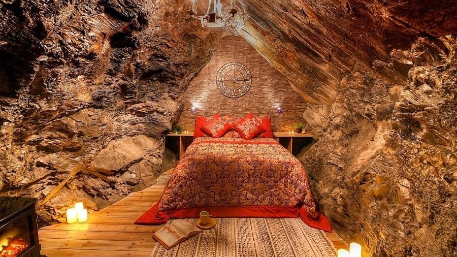 The room in the cave, where you can sleep looking at the cave walls inside the mine. (Photo Internet reproduction)