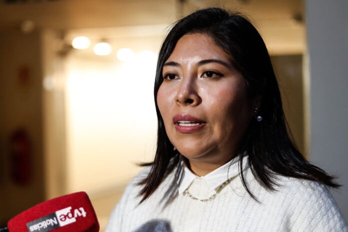 Betssy-Chavez-1-696x464