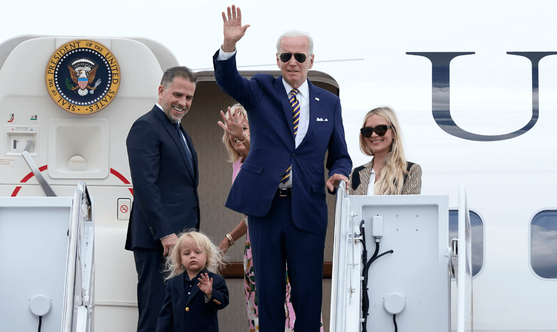 The Biden family. (Photo Internet reproduction)