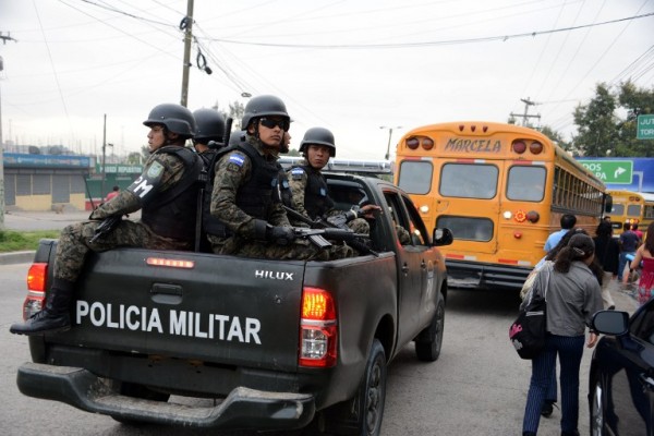 Honduran military police take control of prisons and conduct extensive searches