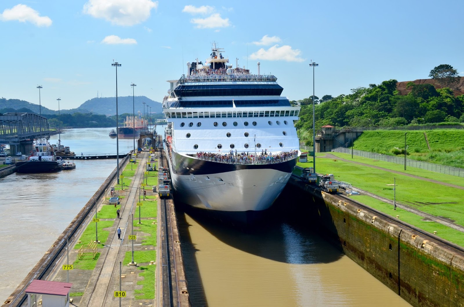 Panama canal delays implementation of draft restrictions for ship transits. (Photo Internet reproduction)