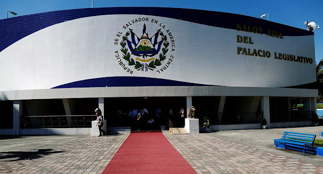El Salvador parliament building. (Photo Internet reproduction)