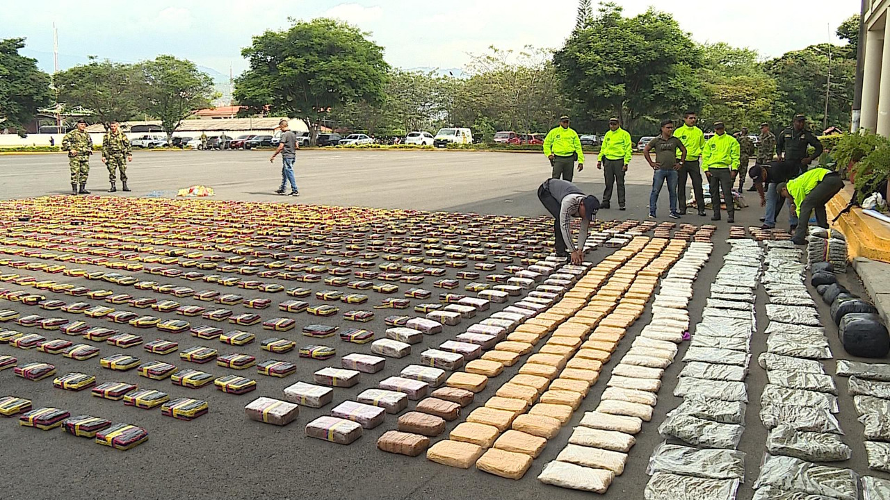 Paraguayan and Brazilian authorities destroy 572 tons of marijuana in border operation. (Photo Internet reproduction)