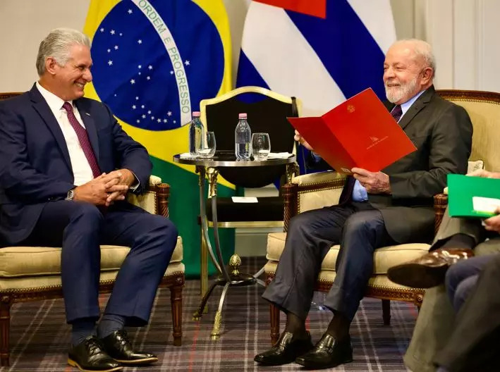 Lula meets with Cuban leader Diaz-Canel in Paris. (Photo Internet reproduction)