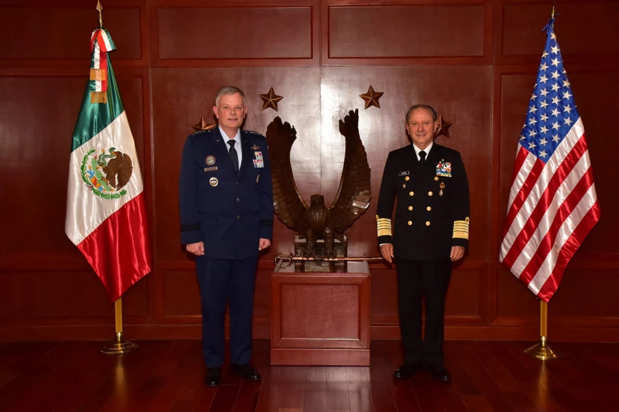 General Glen VanHerck, Commander of the US Northern Command and the Secretary of the Navy, Admiral José Rafael Ojeda Durán. Photo: Semar/Sedena