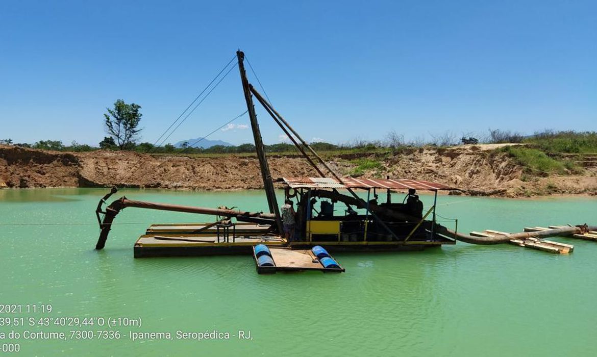 Illegal sand mining in Brazil reaches US$5 billion annually. (Photo Internet reproduction)