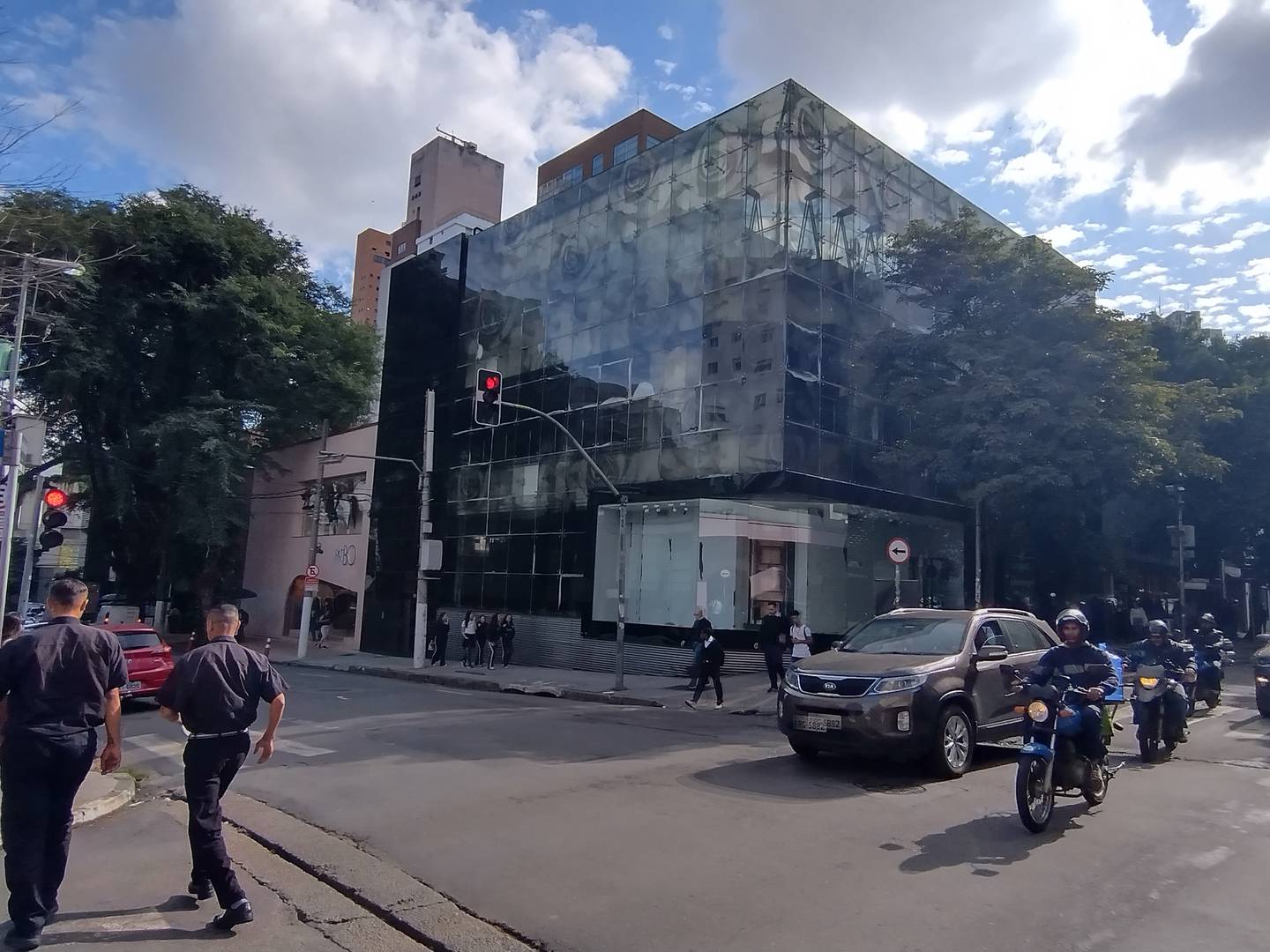 JardinsGuararapes closes Riachuelo store on corner of Oscar Freire in São Paulo; the street will house Gafisa's luxury development (Sérgio Ripardo/Bloomberg Línea)