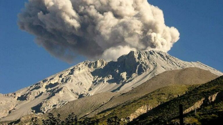 Increased alert level for Ubinas volcano in Peru