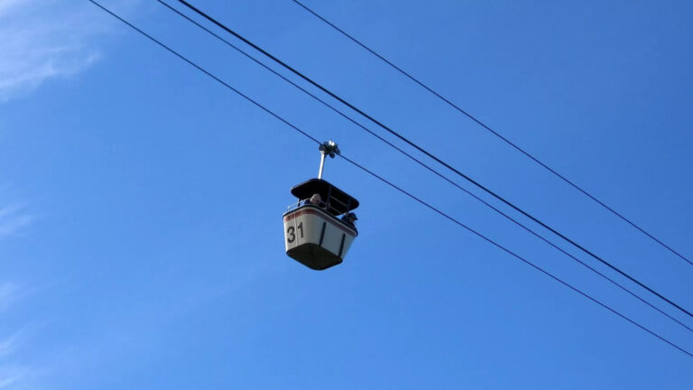 Electrical fault in Quito cable car strands 75 people