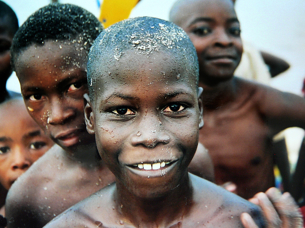 Young Mozambican boys. (Photo Internet reproduction)