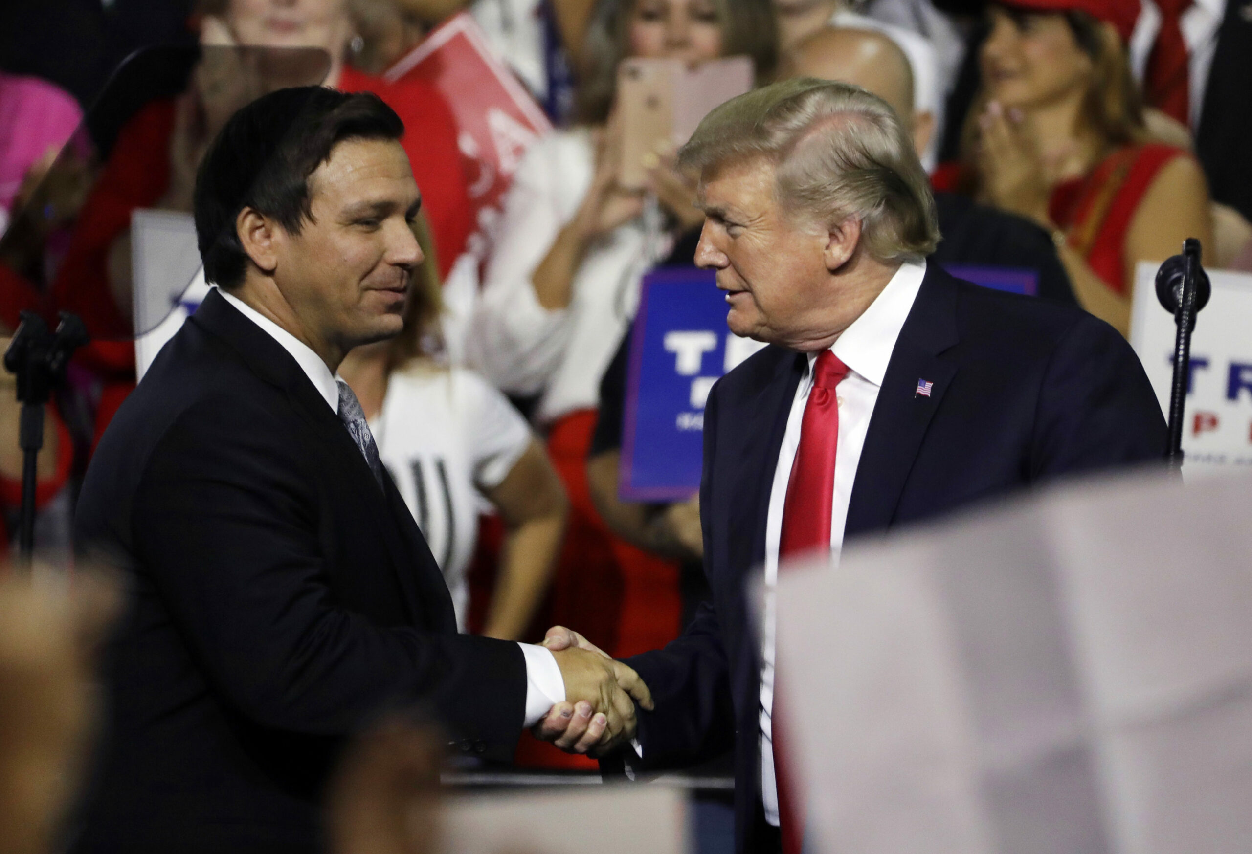 Ron deSantis and Donald Trump. (Photo Internet reproduction)