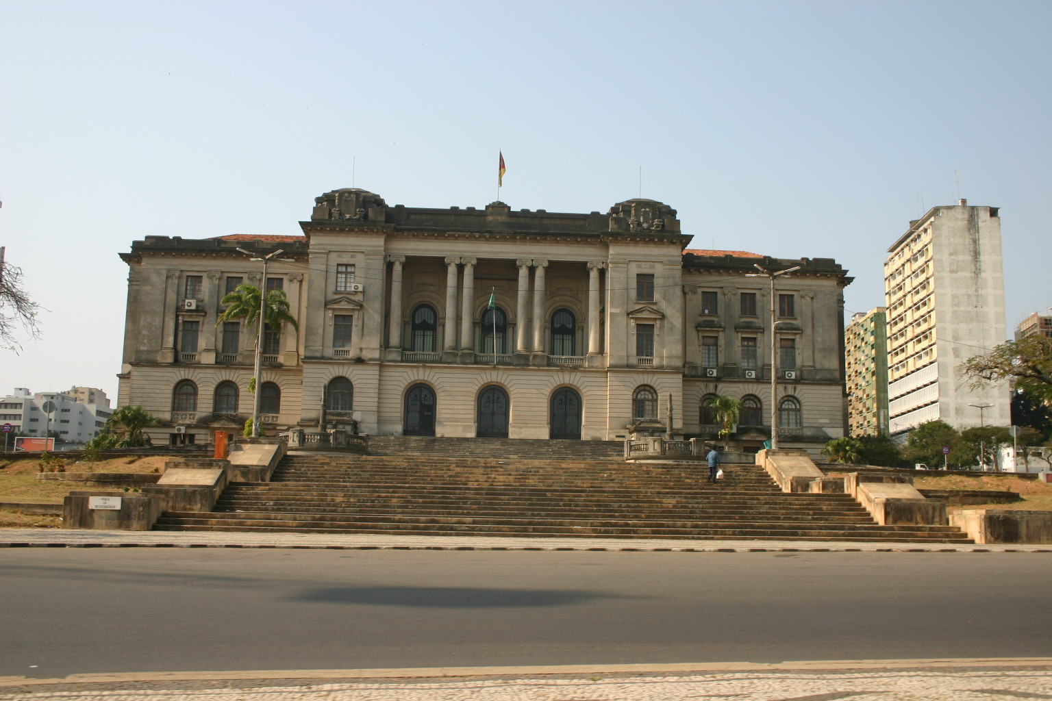 Mozambique parliament building. (Photo Internet reproduction)