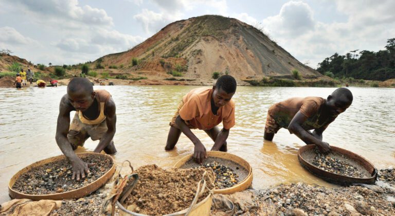 Illegal diamond mining threatens mining operations in Angola