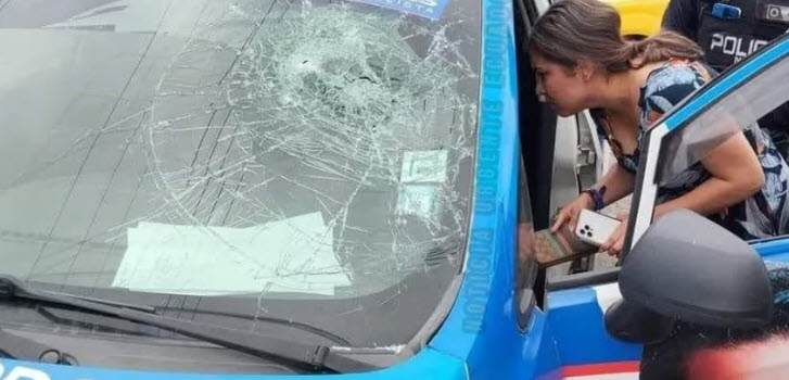 Estefany Puente, a candidate for the National Assembly of Ecuador, was attacked with bullets by two people aboard a motorcycle. (Photo Twitter)