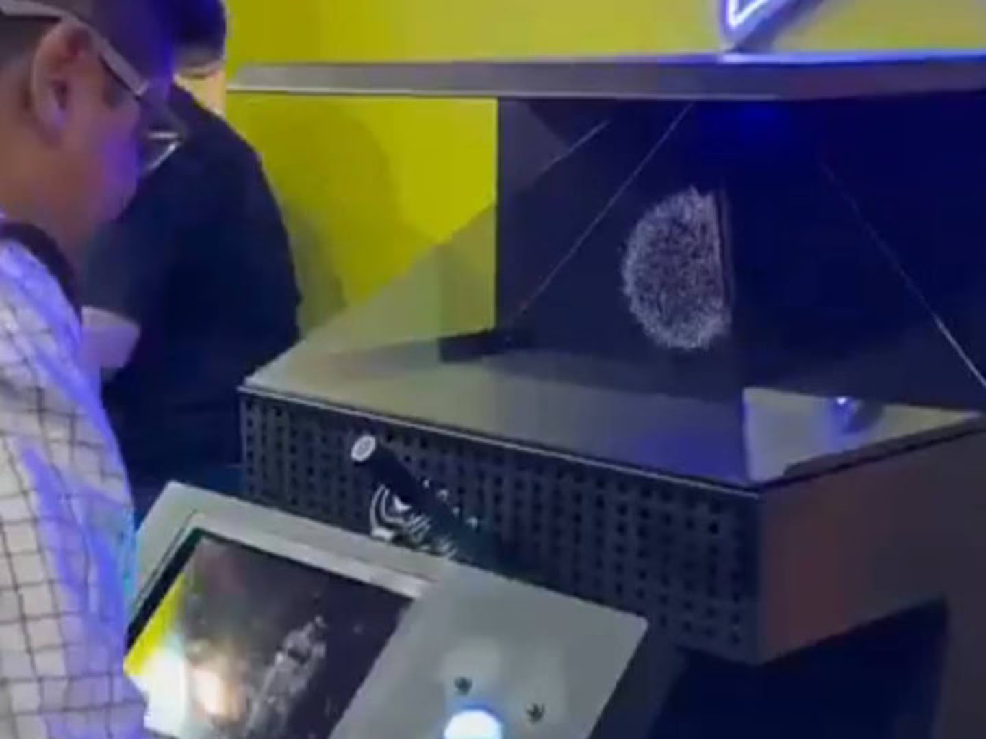 hologram bb