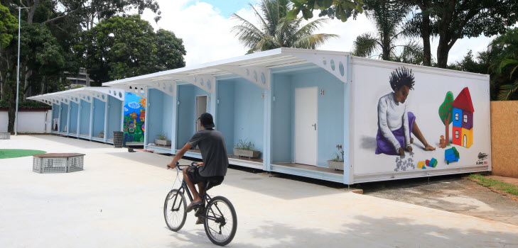 The first micro-house village was built near the bank of the Tiete River, near Canindé (photos: estadao/casavogue).