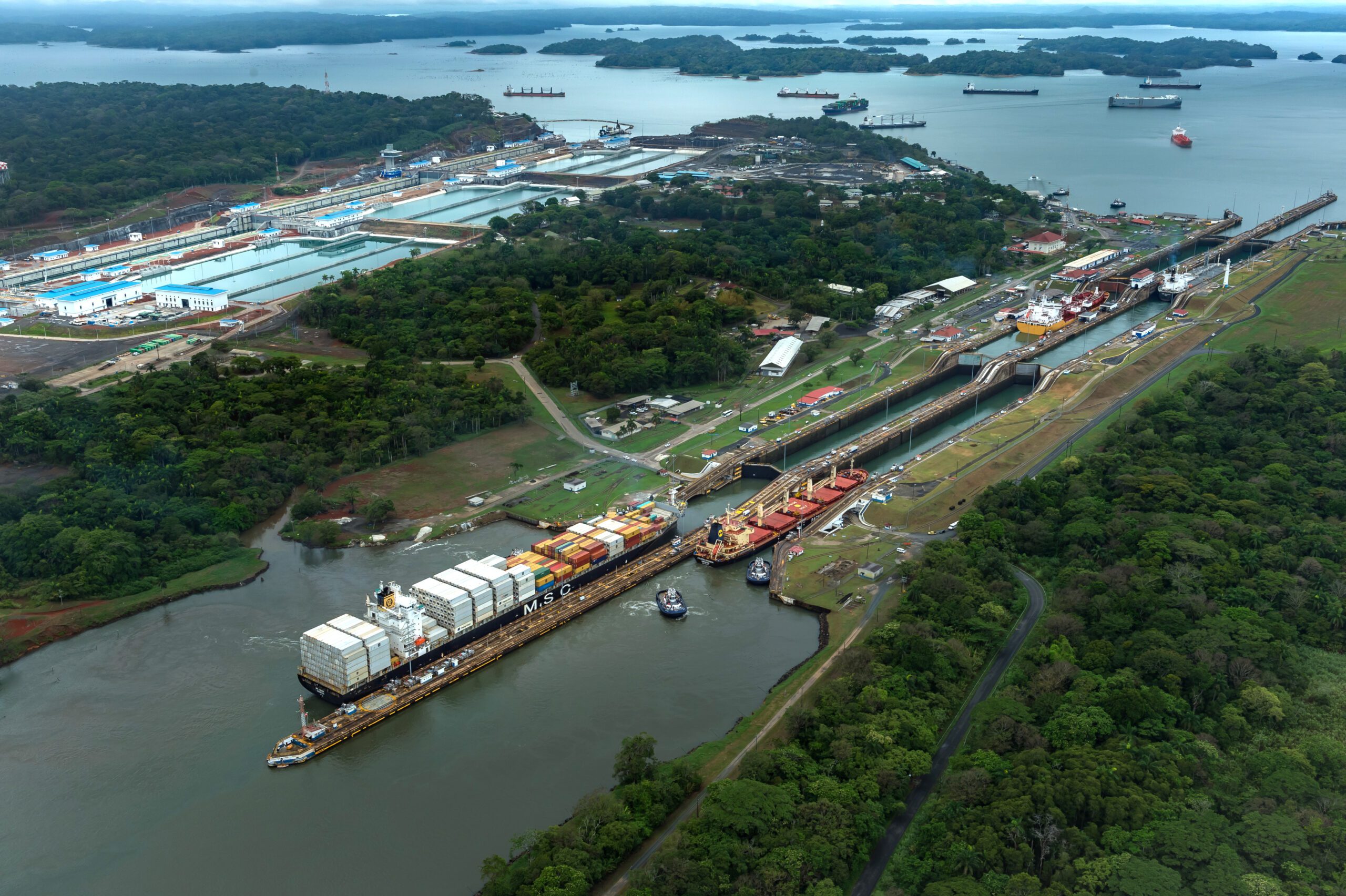 Shipping firms pay record sums for fast passage through Panama canal. (Photo Internet reproduction)