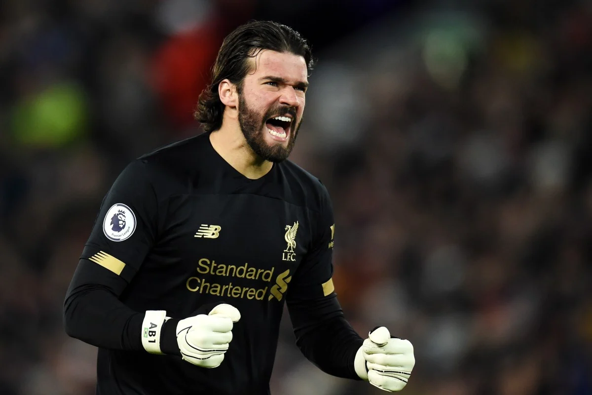 The 5 Best Brazilian Players Ever to Play in the English Premier League - Allison Becker. (Photo Internet reproduction)