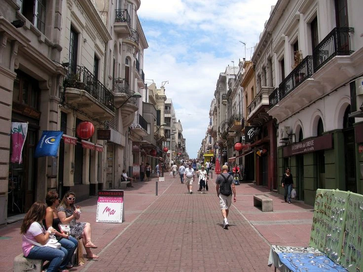 Uruguay Cuts Poverty: A Sharp Contrast with Argentina. (Photo Internet reproduction)