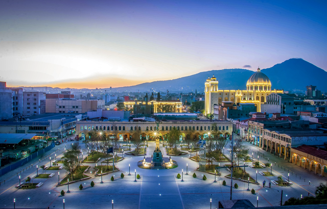 Tourism in El Salvador Sees 35% Growth in Eight Months - San Salvadort central square. (Photo Internet reproduction)