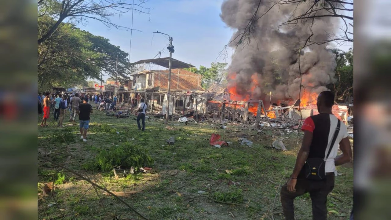 Colombia Police Station Under Attack. (Photo Internet reproduction)