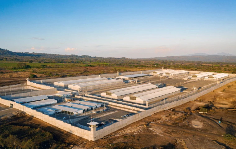 El Salvador's Cecot mega-prison hits its six-month milestone. (Photo Internet reproduction)