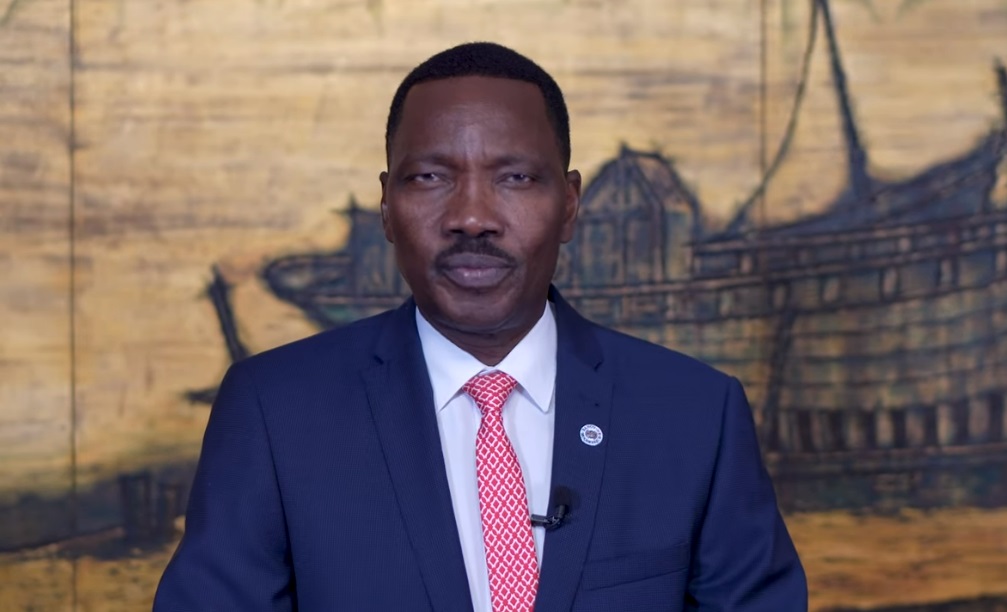 Rogério Zandamela, Mozambique's Central Bank head, says the country has built up big debt without enough savings. (Photo Internet reproduction)