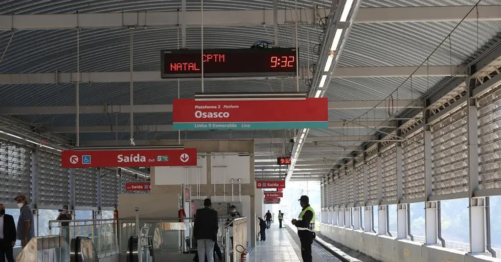 Ceiling Falls at São Paulo Rail Station. (Photo Internet reproduction)