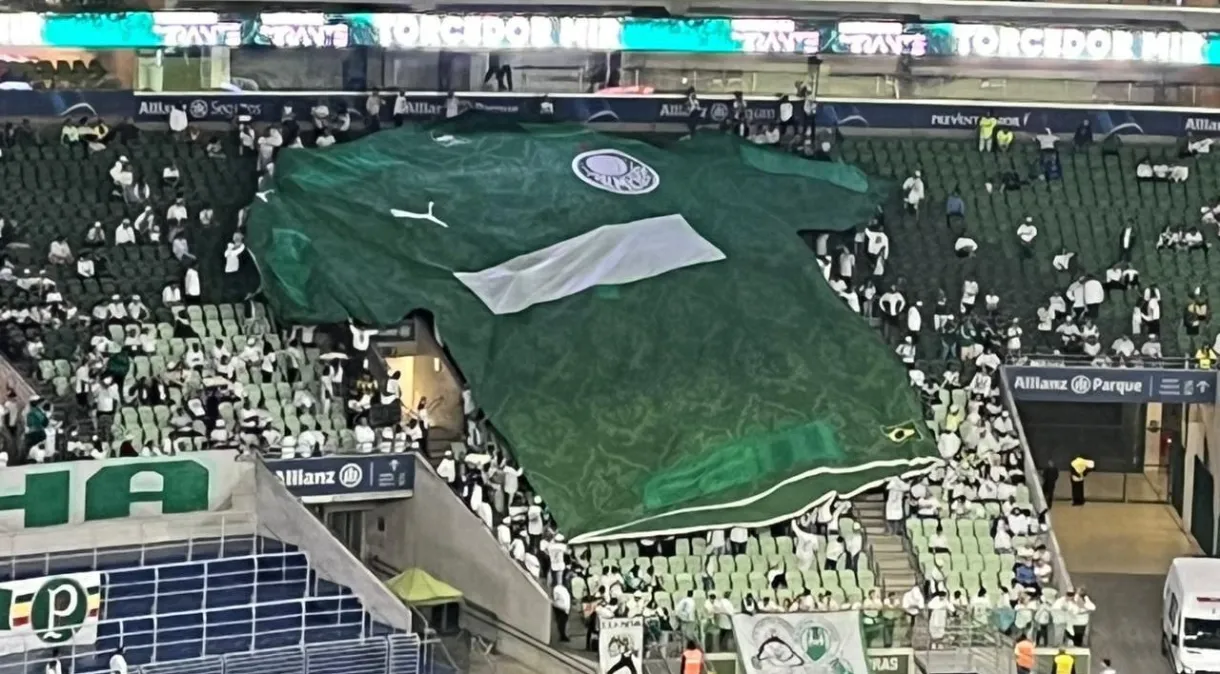 Fans Hide Sponsor Logo in Palmeiras Game to Protest President. (Photo Internet reproductioin)