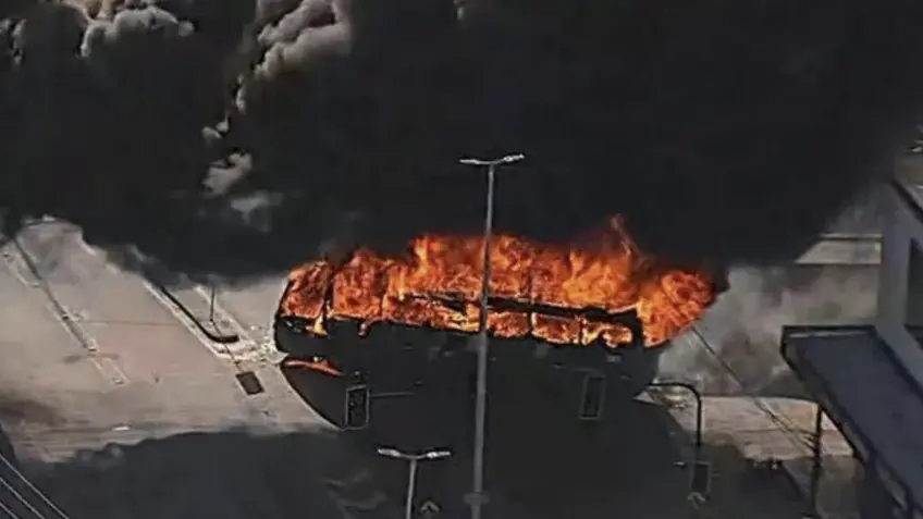Record Bus and Train Fires Erupt in Rio Following Militant's Death. (Photo Internet reproduction)