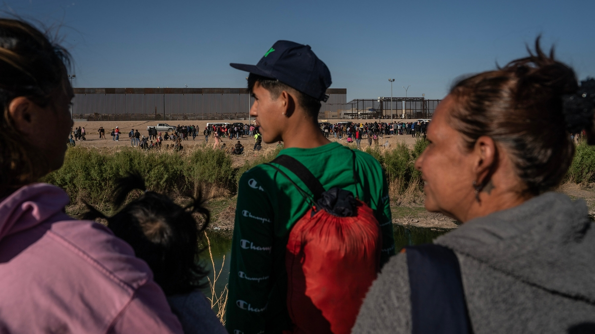 venezuelan-migrants-deportation-20231006103334