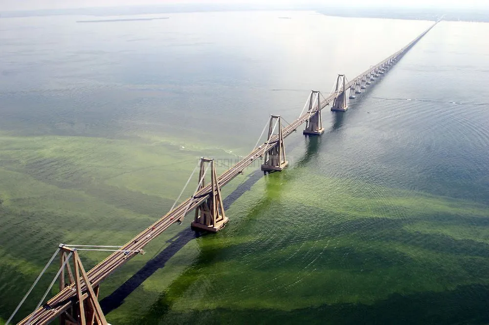 Venezuela and French Company Ink Oil Deal - Brdige on Lake Maracaibo. (Photo Internet reproduction)
