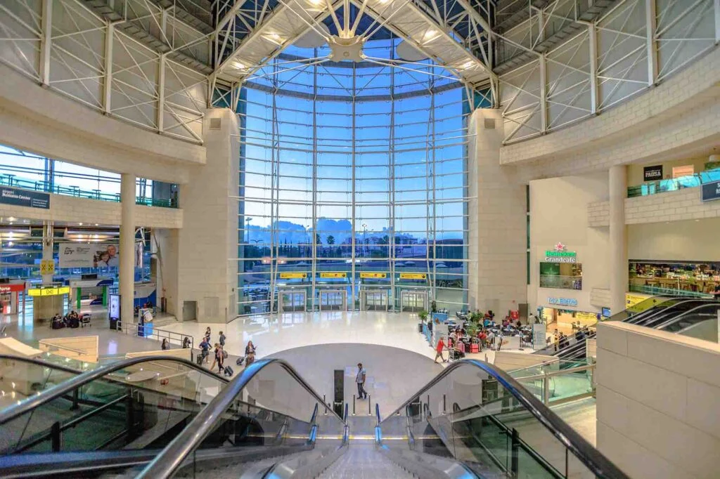 Lisbon-Airport-escalators-1-1024x682