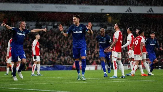 Liverpool Surges to Top in Premier League. (Photo Internet reproduction)