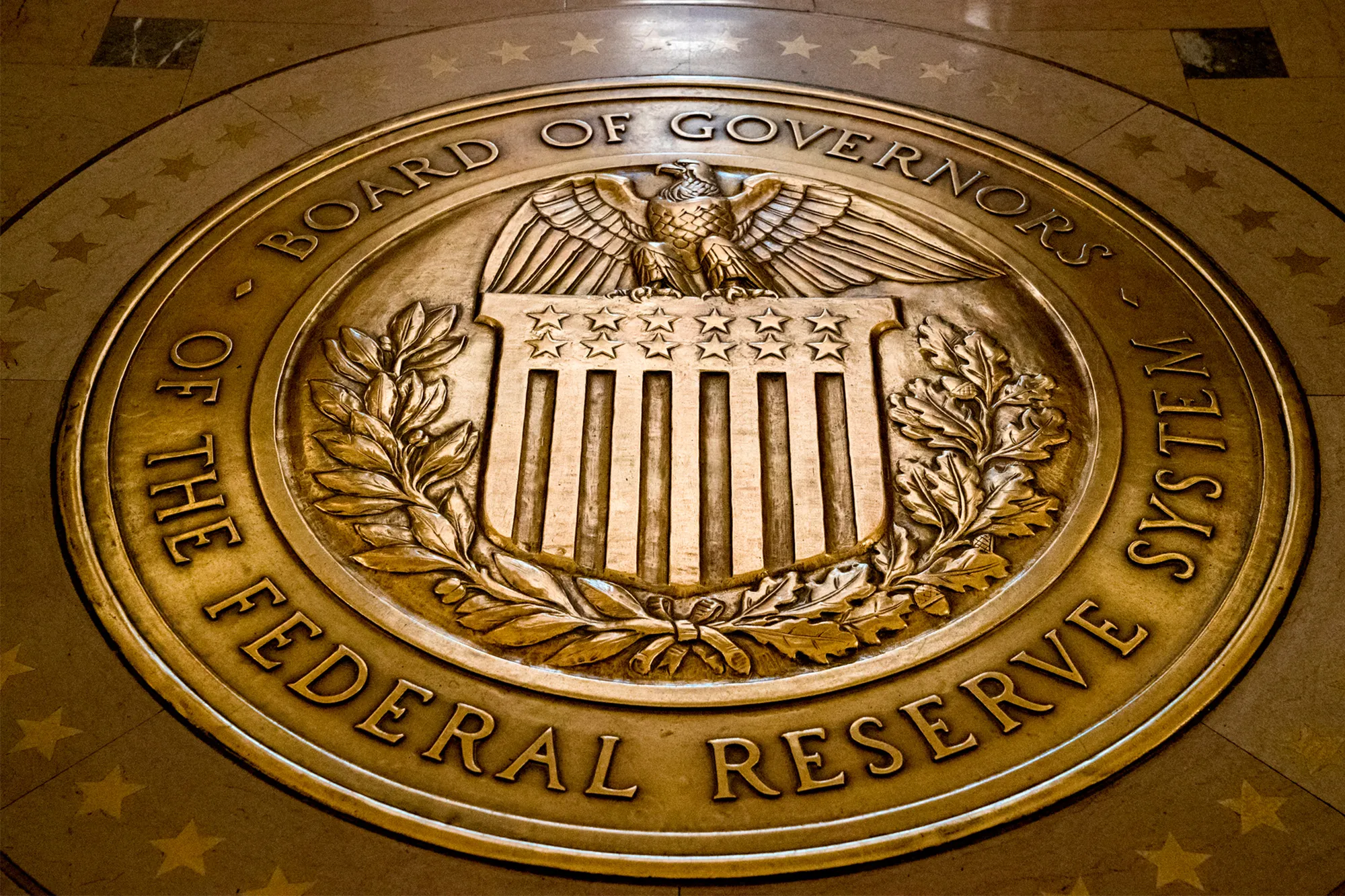 Fed Holds Rates, Signals Future Cuts. (Photo Internet reproduction)