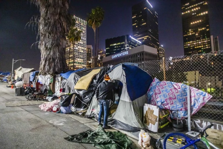 Homelessness Escalates in the USA Compared to Brazil