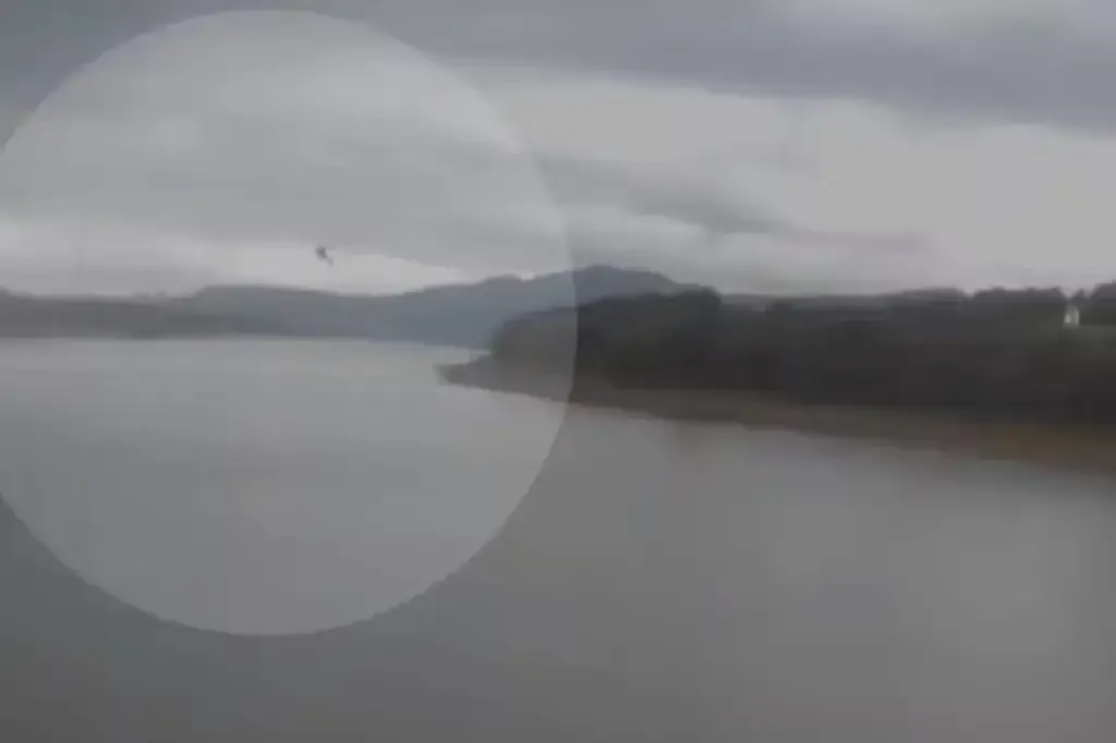 Helicopter Crashes in Brazil's Furnas Lake with Four Aboard. (Photo Internet reproduction)